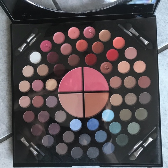 STILA Ultimate Color Palette 🎨 As good As New - Picture 2 of 4